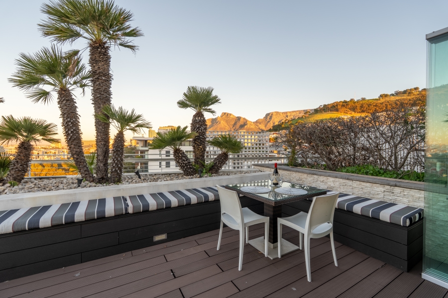 To Let 2 Bedroom Property for Rent in Green Point Western Cape